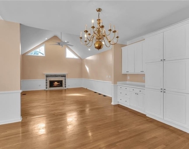 915 Chipley Court - Photo Thumbnail 20