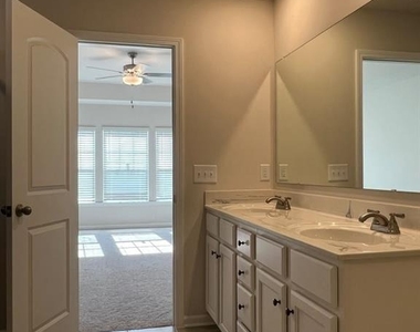 67 Briarwood Drive E - Photo Thumbnail 9