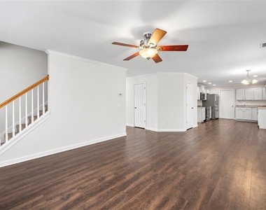 8805 Penbrooke Court - Photo Thumbnail 5