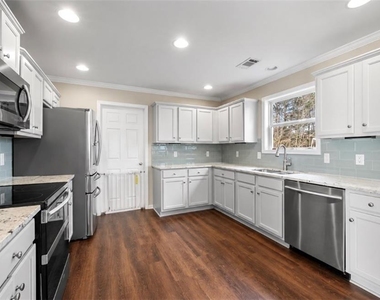 8805 Penbrooke Court - Photo Thumbnail 4