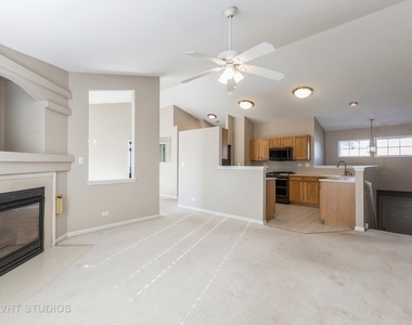 1006 Parkhill Circle - Photo Thumbnail 2
