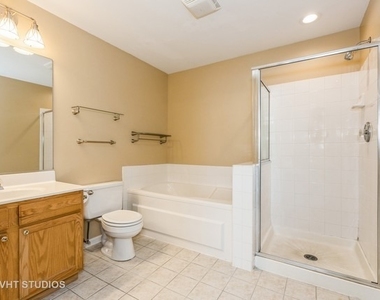 1006 Parkhill Circle - Photo Thumbnail 9