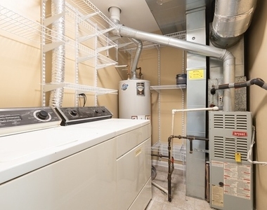 1006 Parkhill Circle - Photo Thumbnail 13