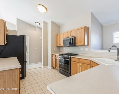 1006 Parkhill Circle - Photo Thumbnail 4