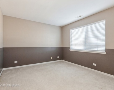 1006 Parkhill Circle - Photo Thumbnail 11