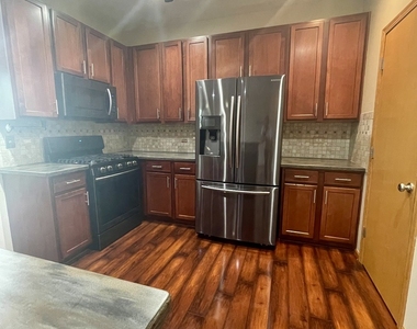 5128 Freeport Court - Photo Thumbnail 3
