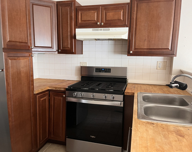 1289 Court E Court - Photo Thumbnail 4