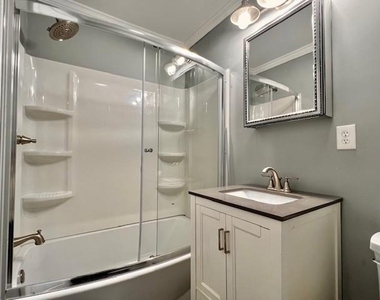 3050 Hermance Drive Ne - Photo Thumbnail 7