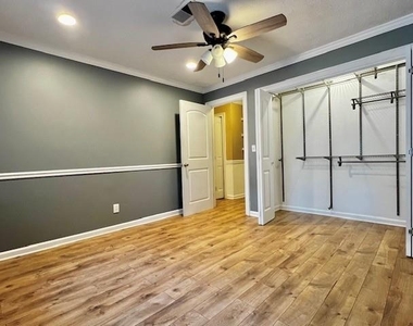3050 Hermance Drive Ne - Photo Thumbnail 8