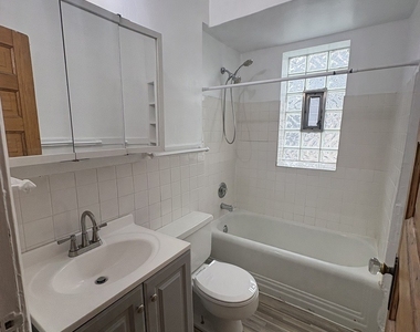 5136 S Blackstone Avenue - Photo Thumbnail 3
