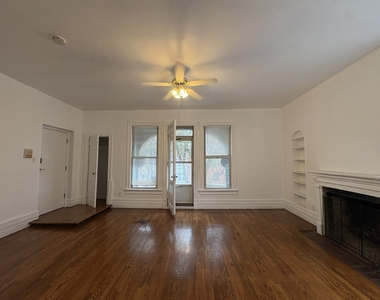 5136 S Blackstone Avenue - Photo Thumbnail 1