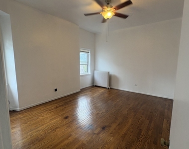 5136 S Blackstone Avenue - Photo Thumbnail 4