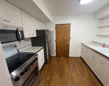 5136 S Blackstone Avenue - Photo Thumbnail 2