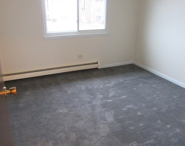 135 Pickwick Drive - Photo Thumbnail 8