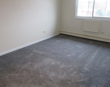135 Pickwick Drive - Photo Thumbnail 10