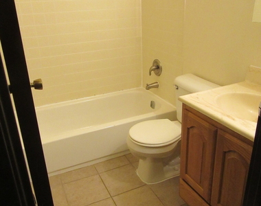 135 Pickwick Drive - Photo Thumbnail 12