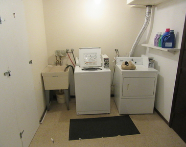 135 Pickwick Drive - Photo Thumbnail 14