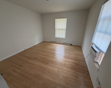 35 E North Avenue - Photo Thumbnail 10