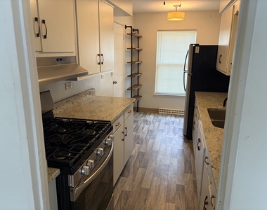 35 E North Avenue - Photo Thumbnail 2