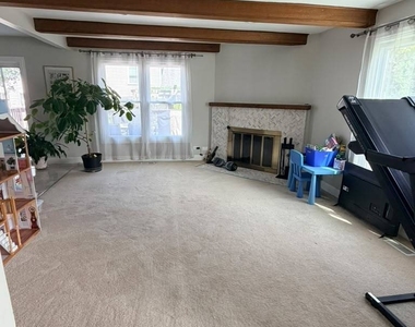 136 Appleby Drive - Photo Thumbnail 3