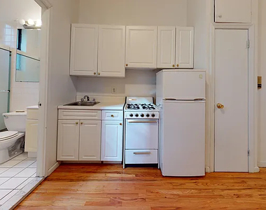 322 E Street - Photo Thumbnail 2