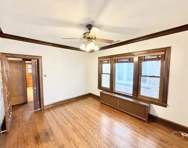 2936 N Kostner Avenue - Photo Thumbnail 3