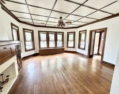 2936 N Kostner Avenue - Photo Thumbnail 1