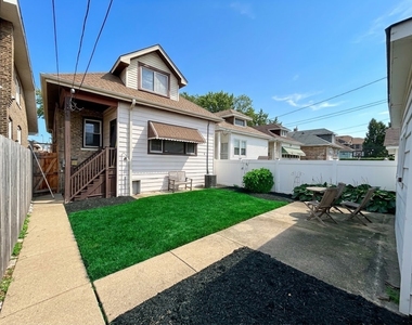 2936 N Kostner Avenue - Photo Thumbnail 16