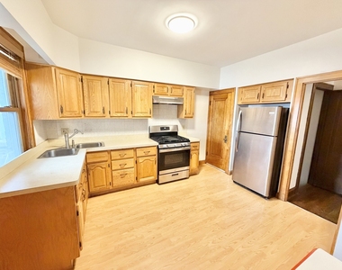 2936 N Kostner Avenue - Photo Thumbnail 4