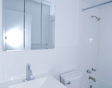 2828 N Cambridge Avenue - Photo Thumbnail 5
