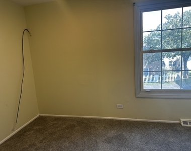 451 James Court - Photo Thumbnail 3