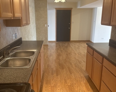 5721 Circle Drive - Photo Thumbnail 4