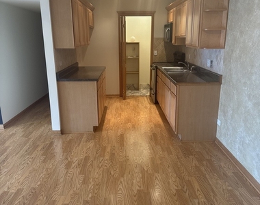5721 Circle Drive - Photo Thumbnail 5