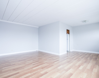 5653 N Christiana Avenue - Photo Thumbnail 3