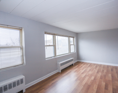5653 N Christiana Avenue - Photo Thumbnail 2