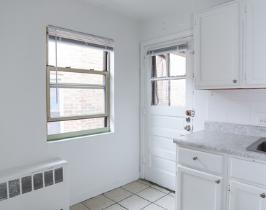 5649 N Christiana Avenue - Photo Thumbnail 4