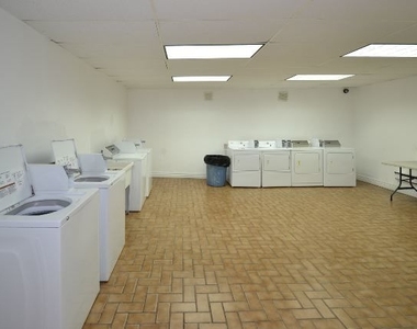 4513 N Malden Street - Photo Thumbnail 17