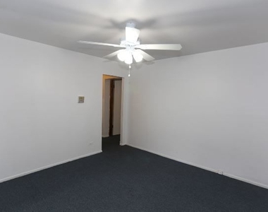 4513 N Malden Street - Photo Thumbnail 7