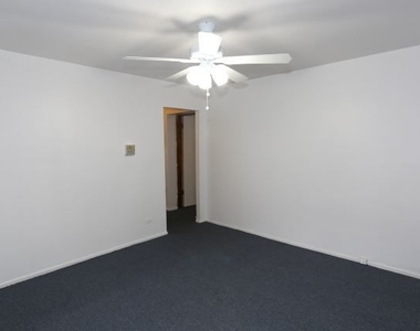 4513 N Malden Street - Photo Thumbnail 10