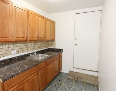 4513 N Malden Street - Photo Thumbnail 2