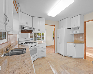 9752 Tripp Avenue - Photo Thumbnail 6