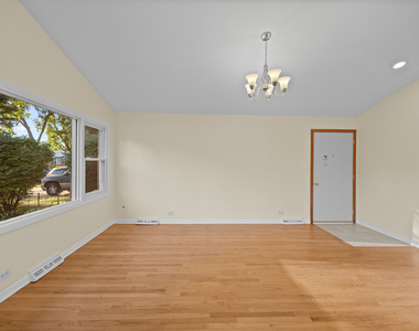 9752 Tripp Avenue - Photo Thumbnail 2