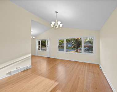 9752 Tripp Avenue - Photo Thumbnail 3