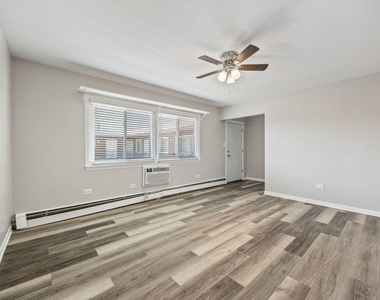 7834 95th Street - Photo Thumbnail 4