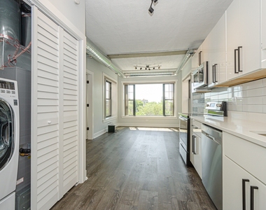 7645 N Sheridan Road - Photo Thumbnail 3
