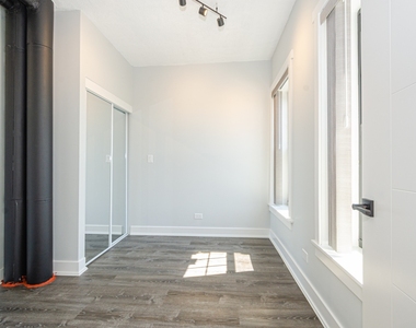 7645 N Sheridan Road - Photo Thumbnail 4