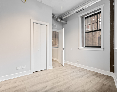 7645 N Sheridan Road - Photo Thumbnail 4