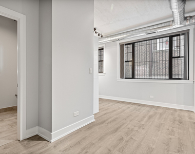 7645 N Sheridan Road - Photo Thumbnail 3