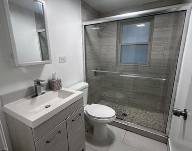 2918 W Marquette Road - Photo Thumbnail 6