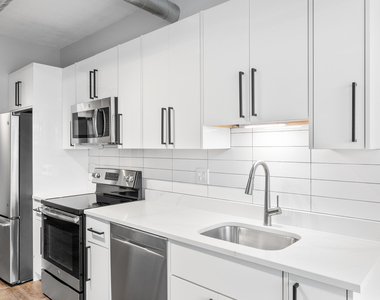 7645 N Sheridan Road - Photo Thumbnail 3